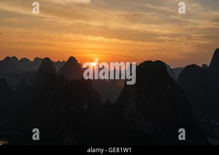 Spektakulären Blick auf die Berge von Laozhai Shan Berg, Xingping, autonome Region Guangxi, China Stockfoto
