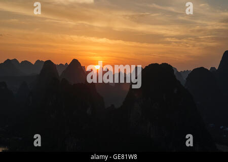 Spektakulären Blick auf die Berge von Laozhai Shan Berg, Xingping, autonome Region Guangxi, China Stockfoto