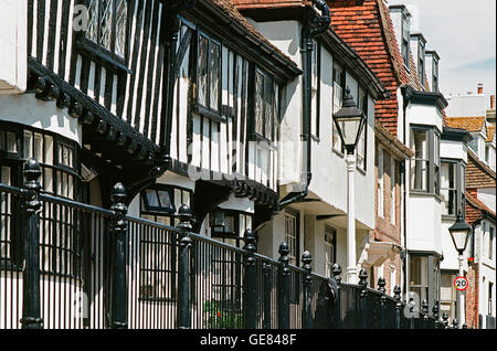 Tudor Fachwerkhäuser und georgianischen Gebäude in der Altstadt von Hastings, East Sussex, UK Stockfoto