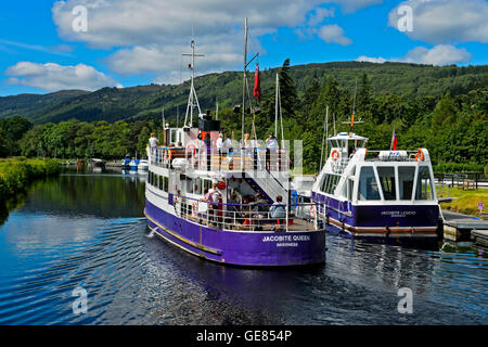 Ausflug Schiff Jacobite Queen auf dem kaledonischen Kanal in Richtung Loch Ness in der Nähe von Dochgarroch, Schottland, Großbritannien Stockfoto