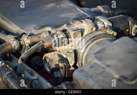 Teil des Benzin-Auto-Motor unter der Haube Stockfoto