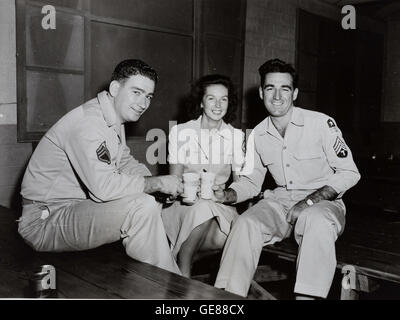 Vintage-Fotografie, US-Soldat beim Entspannen im Camp Huckstep, Ägypten, zweiter Weltkrieg, 1944 Stockfoto