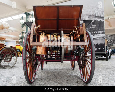 Der 1893 Benz Vis-a-Vis Type Victoria, ein bahnbrechendes Automobil mit 1730 ccm Motor, 3 PS und einer Höchstgeschwindigkeit von 18 km/h, ist eines der ersten Fahrzeuge der Firma Benz Stockfoto