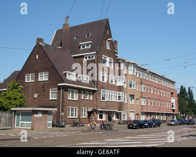 Amsteldijk 153 und Lower, eine historische Adresse am berühmten Fluss Amstel in Amsterdam, bekannt für seine malerische Umgebung. Stockfoto