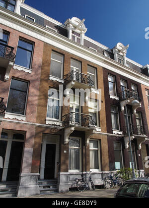 Sarphatipark, ein öffentlicher Park in Amsterdam, ist bekannt für seine Grünanlagen, Wanderwege und historische Bedeutung. Es dient als Erholungsgebiet für Einheimische und Besucher gleichermaßen und bietet eine friedliche Umgebung innerhalb der städtischen Landschaft. Stockfoto