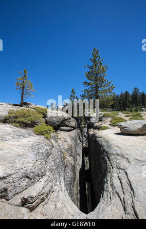 Eine Vie eines die Abgründe in Taft Point, Yosemite-Nationalpark Stockfoto