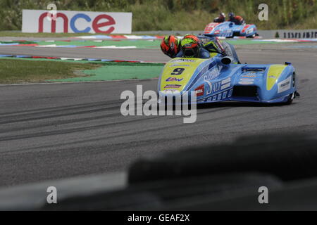 Chris Walker und Ashley Hawes Reiten in den Qualifikationsrunden der Hyundai Heavy Industries britische Gespanne in Thruxton 23. Juli 2016. Stockfoto