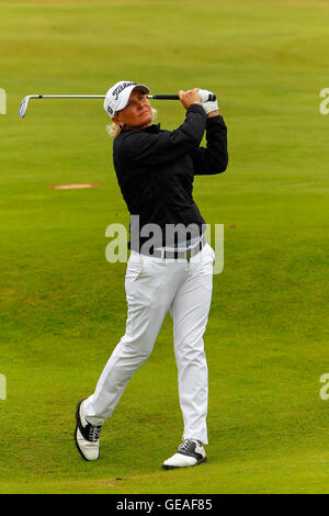 Irvine, Schottland. 24. Juli 2016. Die Ladies Scottish Open Championship fand über Dundonald Links Golf Course in der Nähe von Irvine, Ayrshire, Schottland, Großbritannien mit einer internationalen Liste der Wettbewerber. Bei starkem Regen versehen die drei Top-Spieler aus Runde 2, Isabelle Boineau aus Frankreich, Linda Werssberg aus Schweden und Becky Morgan aus Wales, eine Ausstellung des großen Golf. Bildnachweis: Findlay/Alamy Live-Nachrichten Stockfoto