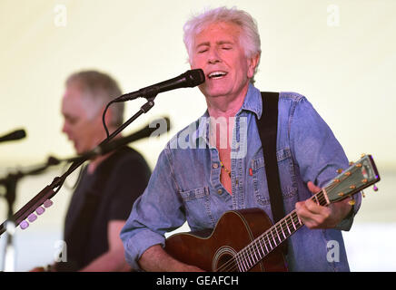 Newport, RI, USA. 24. Juli 2016. Graham Nash führt auf das Jahr 2016 Newport Folk Festival. Newport, Rhode Island. 24.07.16. Sun-Sentinel Personal Fotograf Jim Rassol.SOUTH FLORIDA heraus; KEINE MAGS; KEIN VERKAUF; KEIN INTERNET; KEIN FERNSEHER. © Sun-Sentinel/ZUMA Draht/Alamy Live-Nachrichten Stockfoto