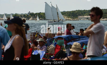 Newport, RI, USA. 24. Juli 2016. Die 2016 Newport Folk Festival. Newport, Rhode Island. 24.07.16. Sun-Sentinel Personal Fotograf Jim Rassol.SOUTH FLORIDA heraus; KEINE MAGS; KEIN VERKAUF; KEIN INTERNET; KEIN FERNSEHER. © Sun-Sentinel/ZUMA Draht/Alamy Live-Nachrichten Stockfoto