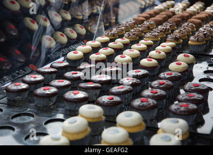 Sydney. 24. Juli 2016. Foto aufgenommen am 24. Juli 2016 zeigt leckere Muffins auf dem Felsen-Aroma-Festival in Sydney, Australien. Die Felsen Aroma Festival startete am Sonntag in Sydney, wo Menschen probieren behandelt von Boutique Kaffee Röster, Chocolatiers und Tee-Macher. © Zhu Hongye/Xinhua/Alamy Live-Nachrichten Stockfoto