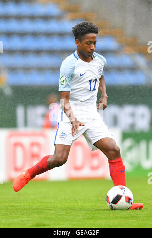 Englands Kyle Walker-Peters in Aktion während der UEFA-U19-Europameisterschaft Halbfinale Fußball-match zwischen England und Italien an der Carl-Benz-Stadion in Mannheim, Deutschland, 21. Juli 2016. Foto: UWE ANSPACH/dpa Stockfoto