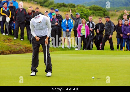 Irvine, Schottland. 24. Juli 2016. Die Ladies Scottish Open Championship fand über Dundonald Links Golf Course in der Nähe von Irvine, Ayrshire, Schottland, Großbritannien mit einer internationalen Liste der Wettbewerber. Bei starkem Regen versehen die drei Top-Spieler aus Runde 2, Isabelle Boineau aus Frankreich, Linda Werssberg aus Schweden und Becky Morgan aus Wales, eine Ausstellung des großen Golf. Bildnachweis: Findlay/Alamy Live-Nachrichten Stockfoto