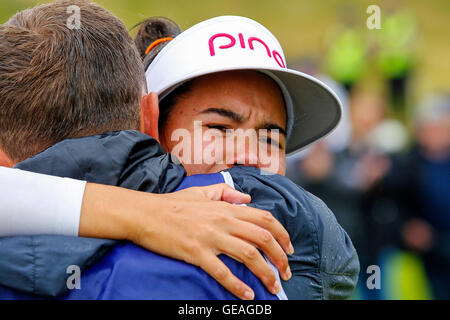 Irvine, Schottland. 24. Juli 2016. Die Ladies Scottish Open Championship fand über Dundonald Links Golf Course in der Nähe von Irvine, Ayrshire, Schottland, Großbritannien mit einer internationalen Liste der Wettbewerber. Bei starkem Regen versehen die drei Top-Spieler aus Runde 2, Isabelle Boineau aus Frankreich, Linda Werssberg aus Schweden und Becky Morgan aus Wales, eine Ausstellung des großen Golf. Bildnachweis: Findlay/Alamy Live-Nachrichten Stockfoto