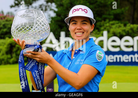 Irvine, Schottland. 24. Juli 2016. Die Ladies Scottish Open Championship fand über Dundonald Links Golf Course in der Nähe von Irvine, Ayrshire, Schottland, Großbritannien mit einer internationalen Liste der Wettbewerber. Bei starkem Regen versehen die drei Top-Spieler aus Runde 2, Isabelle Boineau aus Frankreich, Linda Werssberg aus Schweden und Becky Morgan aus Wales, eine Ausstellung des großen Golf.  Bildnachweis: Findlay/Alamy Live-Nachrichten Stockfoto