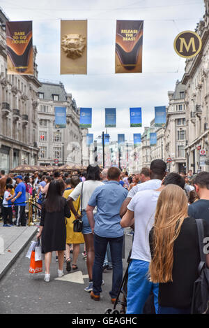 Regent Street, London, UK. 24. Juli 2016. Regent Street ist für Summer Streets jeden Sonntag im Juli geschlossen. © Matthew Chattle Stockfoto