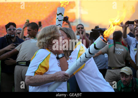 Sao Paulo, Brasilien. 24. Juli 2016. Olympischer Fackellauf am Stadion Paulo Machado de Carvalho, Pacaembu, am Sonntag Nachmittag (24). Credit: Foto Arena LTDA/Alamy Live-Nachrichten Stockfoto