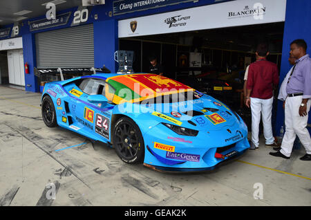 Buriram Thailand. 24. Juli 2016. Lamborghini Super Trofeo Asien auf Anzeigen Buriram Super Rennen 2016 am 24. Juli 2016 auf Chang International Racing Circuit, Buriram Thailand Bildnachweis: Chatchai Somwat/Alamy Live-Nachrichten Stockfoto