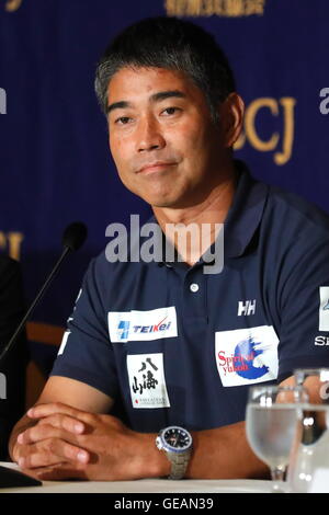 November 2016. 25. Juli 2016. Kojiro Shiraishi, 25. Juli 2016 - Segeln: Kojiro Shiraishi nimmt an einer Pressekonferenz in Tokio Foreign Correspondents' Club of Japan, Tokyo, Japan. Shiraishi konkurrieren in der Vendee Globe around the World Solo-Regatta im November 2016. © Sho Tamura/AFLO SPORT/Alamy Live-Nachrichten Stockfoto