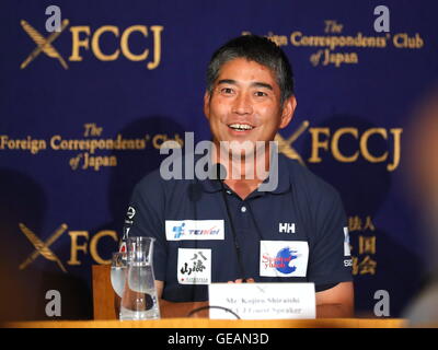 November 2016. 25. Juli 2016. Kojiro Shiraishi, 25. Juli 2016 - Segeln: Kojiro Shiraishi nimmt an einer Pressekonferenz in Tokio Foreign Correspondents' Club of Japan, Tokyo, Japan. Shiraishi konkurrieren in der Vendee Globe around the World Solo-Regatta im November 2016. © Sho Tamura/AFLO SPORT/Alamy Live-Nachrichten Stockfoto