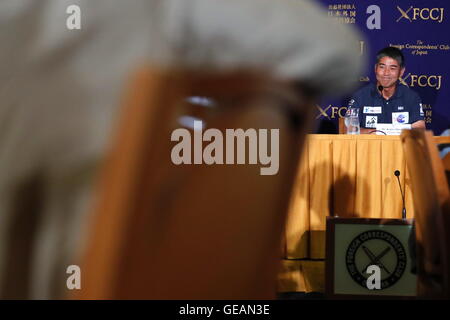 November 2016. 25. Juli 2016. Kojiro Shiraishi, 25. Juli 2016 - Segeln: Kojiro Shiraishi nimmt an einer Pressekonferenz in Tokio Foreign Correspondents' Club of Japan, Tokyo, Japan. Shiraishi konkurrieren in der Vendee Globe around the World Solo-Regatta im November 2016. © Sho Tamura/AFLO SPORT/Alamy Live-Nachrichten Stockfoto