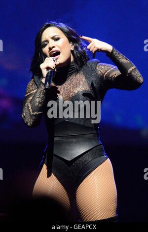 Toronto, ON, Canada. 23. Juli 2016. Demi Lovato auf der Bühne für die Zukunft jetzt Tour, Air Canada Centre, Toronto, ON 23. Juli 2016. Bildnachweis: Nicole Springer/Everett Collection/Alamy Live-Nachrichten Stockfoto