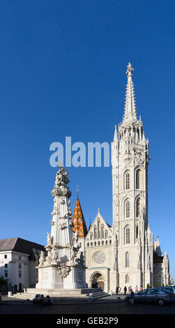 Budapest: Szentharomsag ter (Platz der Heiligen Dreifaltigkeit) mit Pestsäule, Hilton Hotel und Matthiaskirche, Ungarn, Budapest, Stockfoto