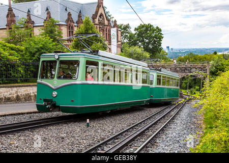 Drachenfels Berg, Siebengebirge, sieben Gebirge Gebiet, Deutschland, Rack Rheintalbahn zur Ansicht zeigen an der Spitze, Stockfoto