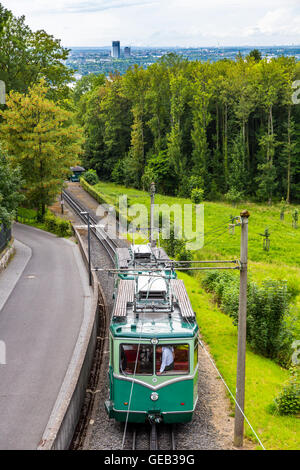 Drachenfels Berg, Siebengebirge, sieben Gebirge Gebiet, Deutschland, Rack Rheintalbahn zur Ansicht zeigen an der Spitze, Stockfoto