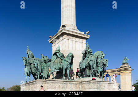 Budapest: Heldenplatz (Hösök Tere) mit dem Millennium-Denkmal, 7 Magyar Stammesfürsten auf dem Pferderücken, Ungarn, Budapest, Stockfoto