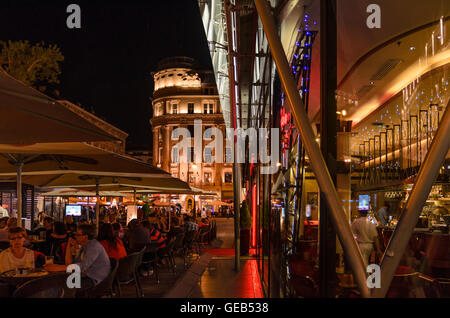 Budapest: quadratisch Vörösmarty ter mit Restaurants und eines Bürogebäudes, Ungarn, Budapest, Stockfoto