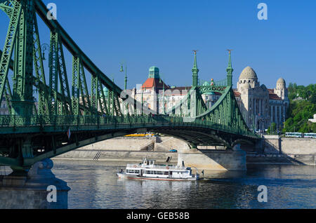 Budapest: Freiheitsbrücke (Szabadsag hid) auf der Donau mit Blick auf die Gellert Hotel, Ungarn, Budapest, Stockfoto