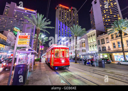 Straßenbahn an der Canal Street in New Orleans, Louisiana, USA. Stockfoto