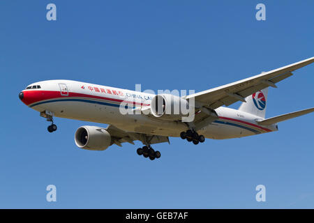 China Cargo Airlines, Boeing 777, Flug CK213, B-2076, von Shanghai im Endanflug zum Flughafen Kopenhagen Stockfoto