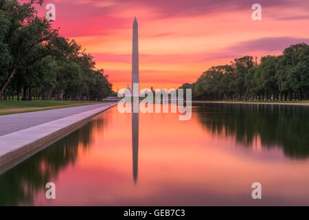 Washington Monument auf dem Reflecting Pool in Washington, DC. Stockfoto
