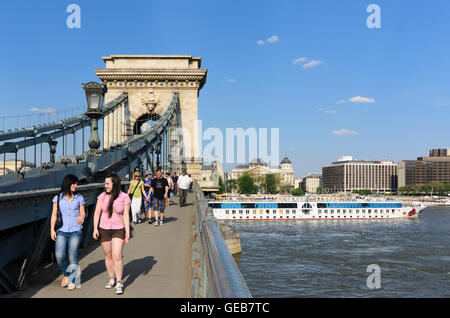 Budapest: Kettenbrücke (Szechenyi Lánchíd) auf der Donau, Ungarn, Budapest, Stockfoto