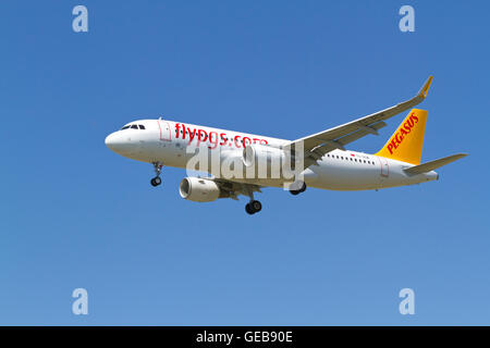 Pegasus Airlines, Airbus A320, Flug PC831, TC-DCM von Istanbul, Türkei, im Endanflug zum Flughafen Kopenhagen, CPH. Stockfoto