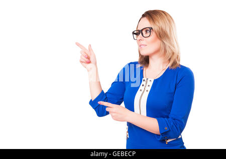 Die Frau zeigt einen Finger. Studio gedreht. Isoliert auf weißem Hintergrund Stockfoto