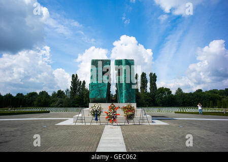 Denkmal auf dem Friedhof der Gedenkstätte für die Opfer des Heimatkrieges, Vukovar, Kroatien Stockfoto