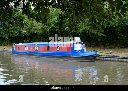 Narrow Boat Shop verkaufen Bootfahren Lieferungen an Whilton Marina in der Nähe von Daventry England uk Stockfoto