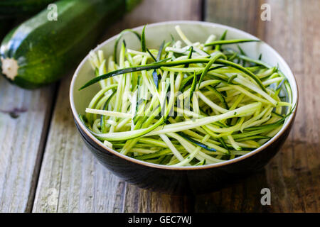 Rohe Zucchini sich Stockfoto