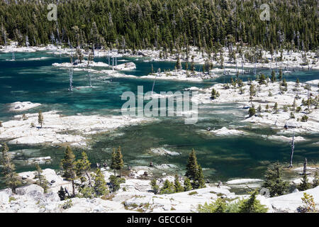 Malerischen See Aloha ist ein hübsches Backcountry eiszeitlichen Becken in der Wildnis der Sierra Nevada Berge des östlichen Kalifornien. Stockfoto