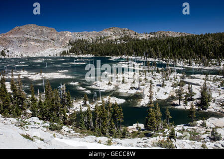 See-Aloha ist ein wunderschönen, abgelegenen eiszeitlichen Becken in den Sierra Nevada Bergen des östlichen Kalifornien. Es ist staatlich geschützt. Stockfoto