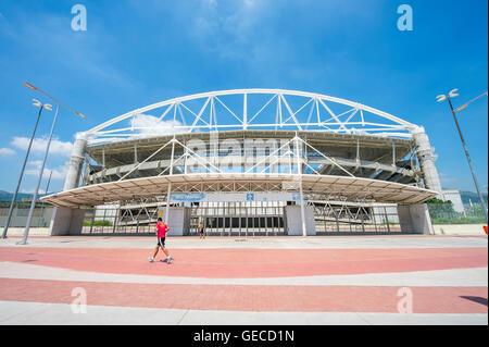 RIO DE JANEIRO - 18. März 2016: Eine Figur wird vor dem João Havelange Olympiastadion, auch bekannt als Engenhão. Stockfoto