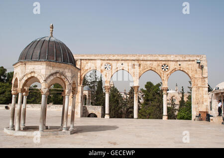 Jerusalem: die Bögen und die Kuppel der Winde, eine kleine Kuppel aus dem 16. Jahrhundert auf dem Tempelberg, Muslime als Haram esh-Sharif Stockfoto