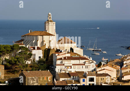 Cadaqués. In der linken Kirche Santa María. Costa Brava. Provinz Girona. Katalonien. Spanien Stockfoto