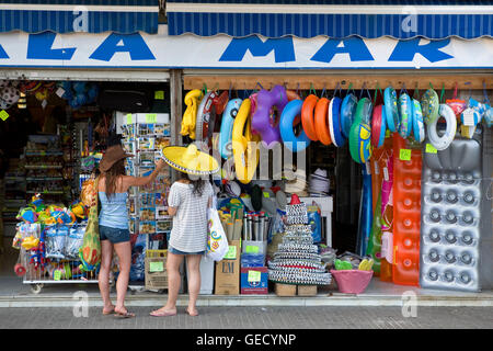 Lloret de Mar-Shop in Passeig Marítim. Costa Brava. Provinz Girona. Katalonien. Spanien Stockfoto