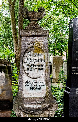 Grab von Gustav Karpeles, jüdischer Friedhof Berlin-Weißensee Stockfoto