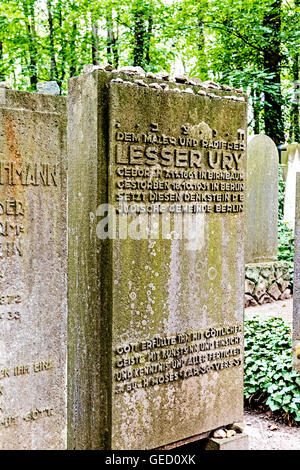 Grab von Lesser Ury auf dem jüdischen Friedhof in Berlin-Weißensee; greifen von Lesser Ury, Berühmt Für Seine Bilder von Berlin Stockfoto