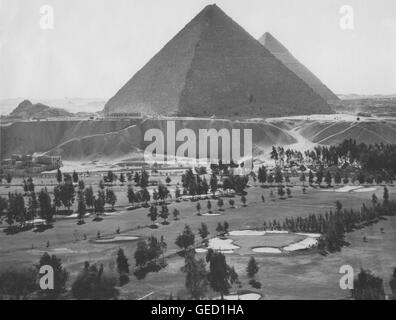 Vintage Foto, Camp Huckstep Golfplatz und die großen Pyramiden, Ägypten, Zweiter Weltkrieg, 1944 Stockfoto